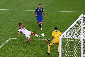 格策：14世界杯决赛绝杀出于本能，梅西一直是我的偶像