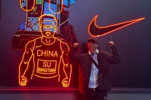 宣布退役！刘景扬晒照致敬苏炳添：永远的苏神，永远的标杆