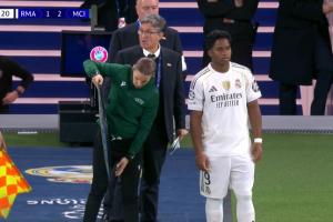 姆巴佩无缘出场！恩德里克换下阿森西奥，后者怒摔球衣