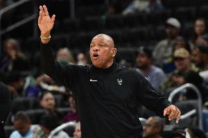 咱老里也大逆转！雄鹿下半场56-34净胜22分 最多落后14分