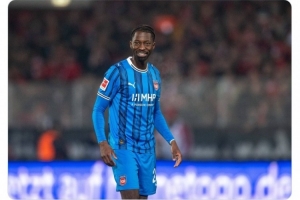 记者：门兴引进奥马尔·特劳雷传闻不实，但球员确实可能冬窗离队