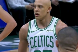 又是你！沃尔什冲抢前场板补篮2+1 5投全中已砍13分了！