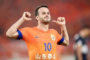 鲁媒：瓦科首度获得中超赛季最佳球员，他留在泰山可能性非常大