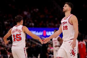 申京：谢泼德很自信&每天都有进步 头两三年主要是学习适应NBA