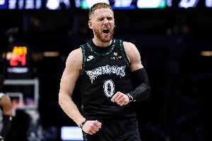 手刃旧主！迪文岑佐底角三分轰进 杀死比赛！