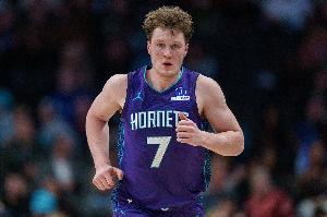 克尼佩尔：很高兴有机会打持球 有机会去尝试不一样的打法