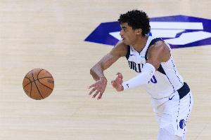 替补火力！克里斯蒂、克莱和布威合砍36分 命中8记三分球