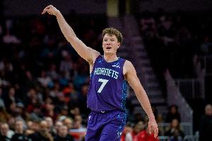 【菜鸟】克尼佩尔33分5板9助再献杰作 弗拉格22分8助 VJ22分5助