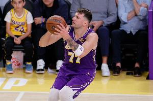 奥尼尔：之前一直看不懂东契奇强在哪 跑不快&跳不高但就是能得分