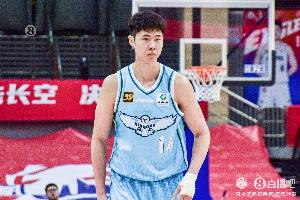 板凳发力！赵嘉义8中5拿到17分7板 罚球5中5