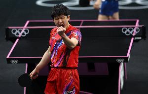 WTT总决赛男单1/4决赛：张本智和4-3险胜小勒布伦，晋级四强