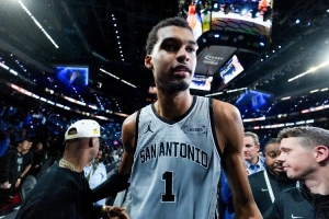 文班甘当绿叶！马刺众将合力掀翻雷霆  证明球队跻身顶尖强队之列