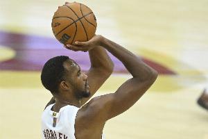 解说：这个奔跑的联盟对球员腿部肌肉的损伤正呈批量式爆发