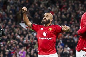 曼晚：曼联对姆伯莫等人能否出战伯恩茅斯保密，不给对手知道太多