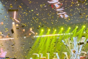 解说小安分享PGC2025现场：恭喜FS夺冠 用实力在家乡淋到金色的雨