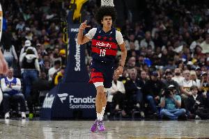 攻防发力！凯肖恩·乔治三分穿针 奇才打出10-2获得两位数优势