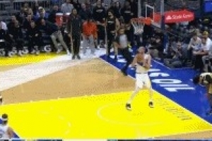 非常懊恼！贾斯汀·尚帕尼抢断反击 一条龙空篮上丢了