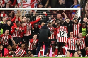 BBC：桑德兰击败纽卡后，复制了对手两年前足总杯取胜的庆祝方式