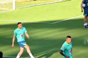 脚下技术还得是巴西！拉菲尼亚这个停球让我想起了马塞洛