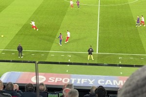 昔日的天才崔鹏走向教练岗位，带领着一群17岁的孩子远赴法国追梦