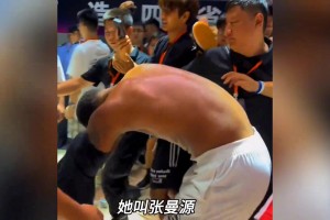 哈登看她眼睛拉丝，张曼源是NBA球星最喜欢的女主持嘛？