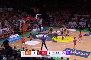 率队击败澳女篮联赛领头羊！韩旭今日大杀四方，砍28分13板4帽2断