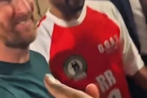 付钱了吗？😁有人和梅西握手后印度部长很生气