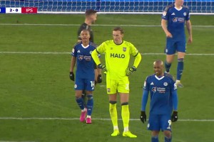 😮超远神仙球！莱斯特城球员伊萨哈库中场无敌吊射破门！