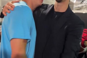 在伊布面前，哈兰德就像个害羞的小迷弟😁